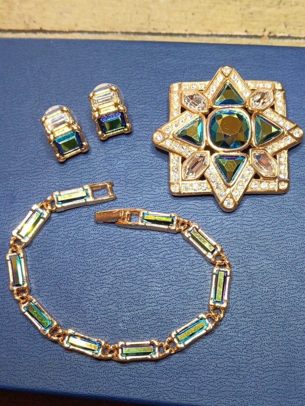 Swarovski Crystal Bracelet, Earings and Brooch Set
